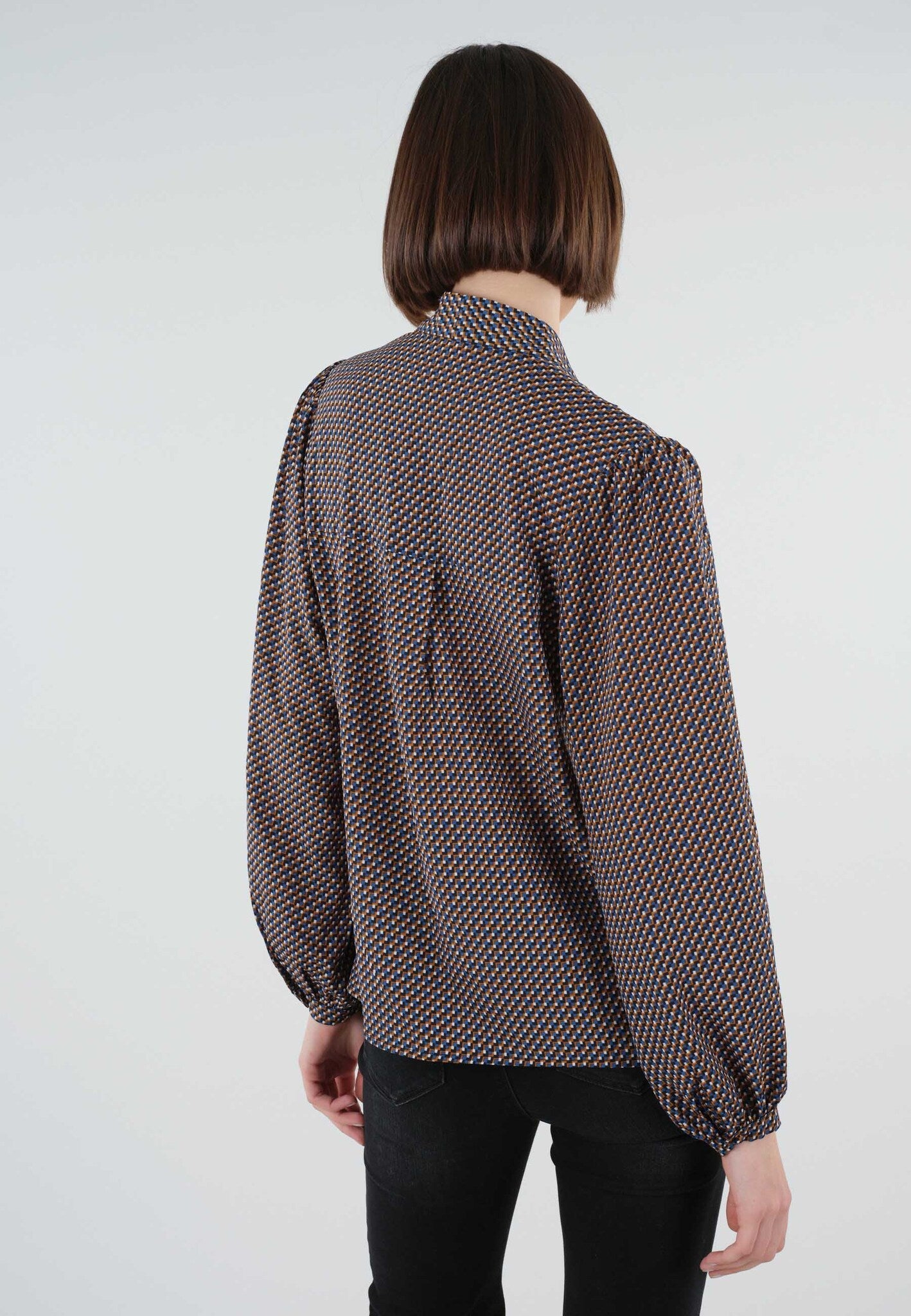 Vue de dos de la blouse Aniela de Deeluxe