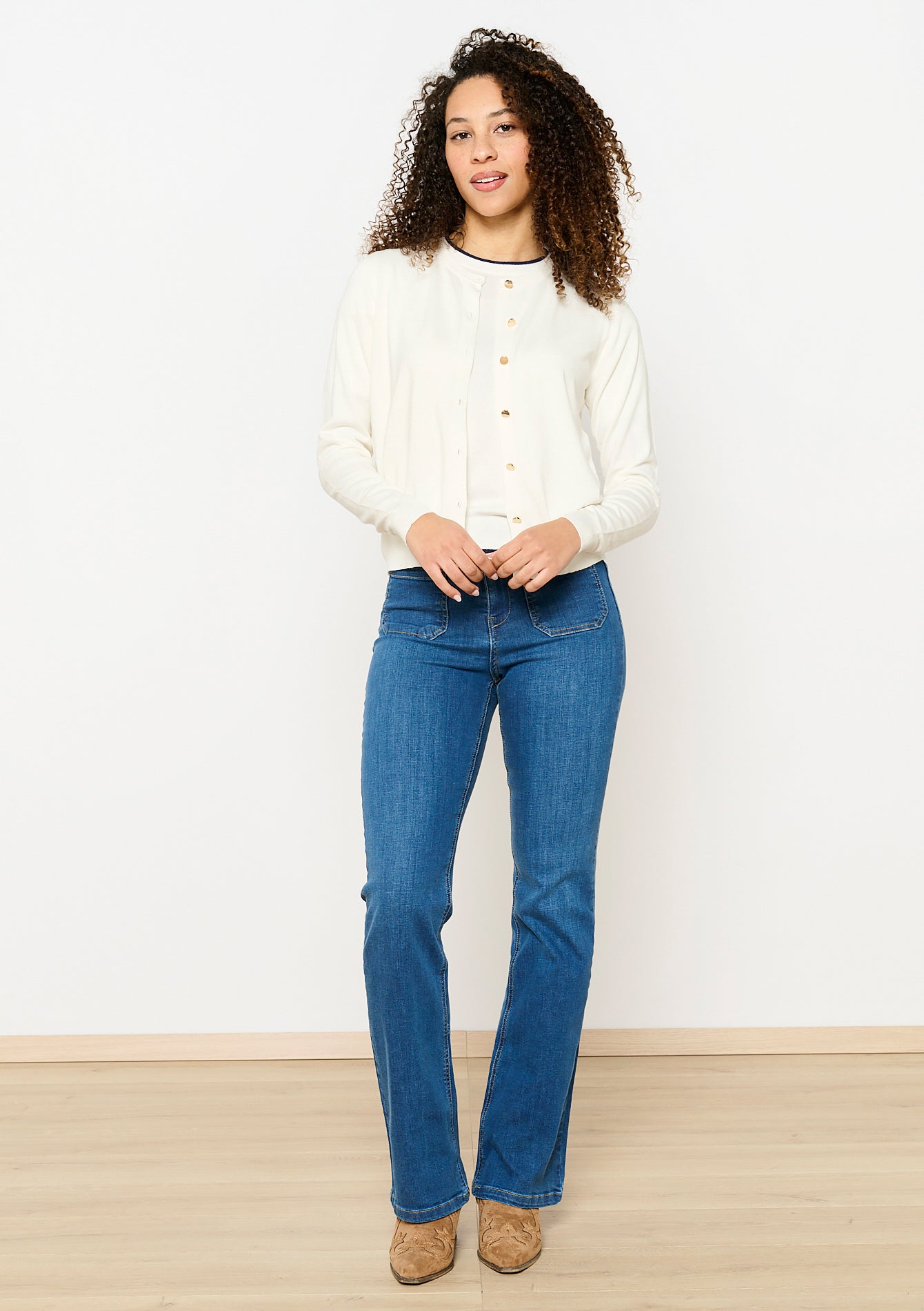 Look porté du Gilet fin Blanc à encolure ronde  manches longues CARBONE de Lolaliza