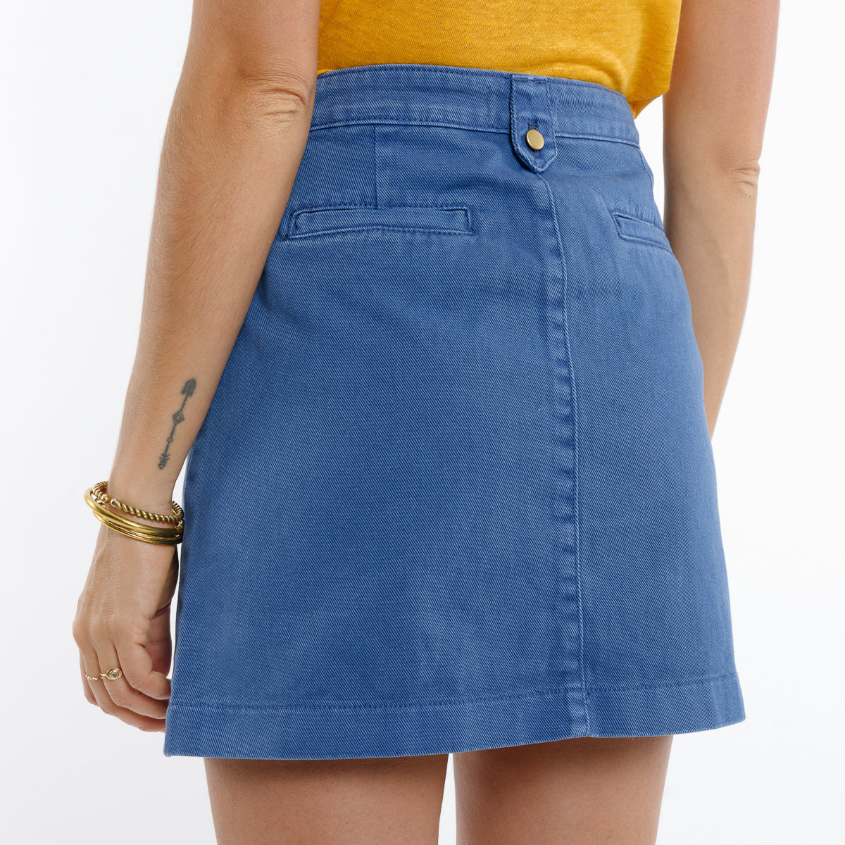 Vue de dos de la jupe courte trapeze Ellynn de Artlove