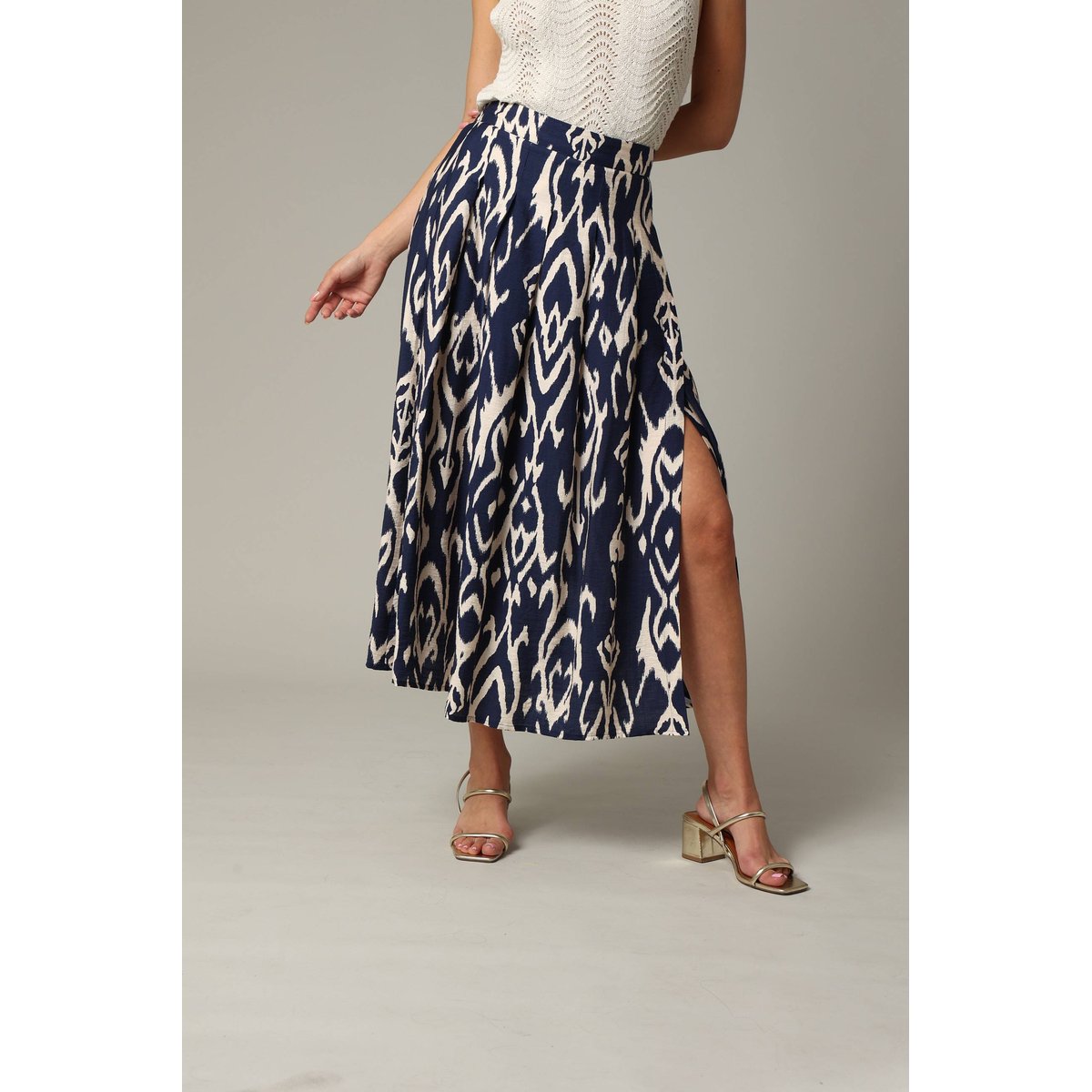 Jupe longueur cheville fluide et legère print marine et ecru ILLIA de Deeluxe