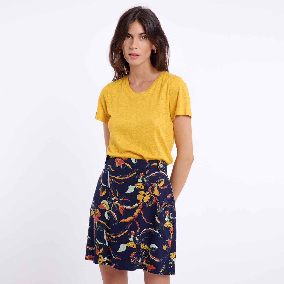 Look porté de la jupe imprimé floral donf Marine Alona de Artlove