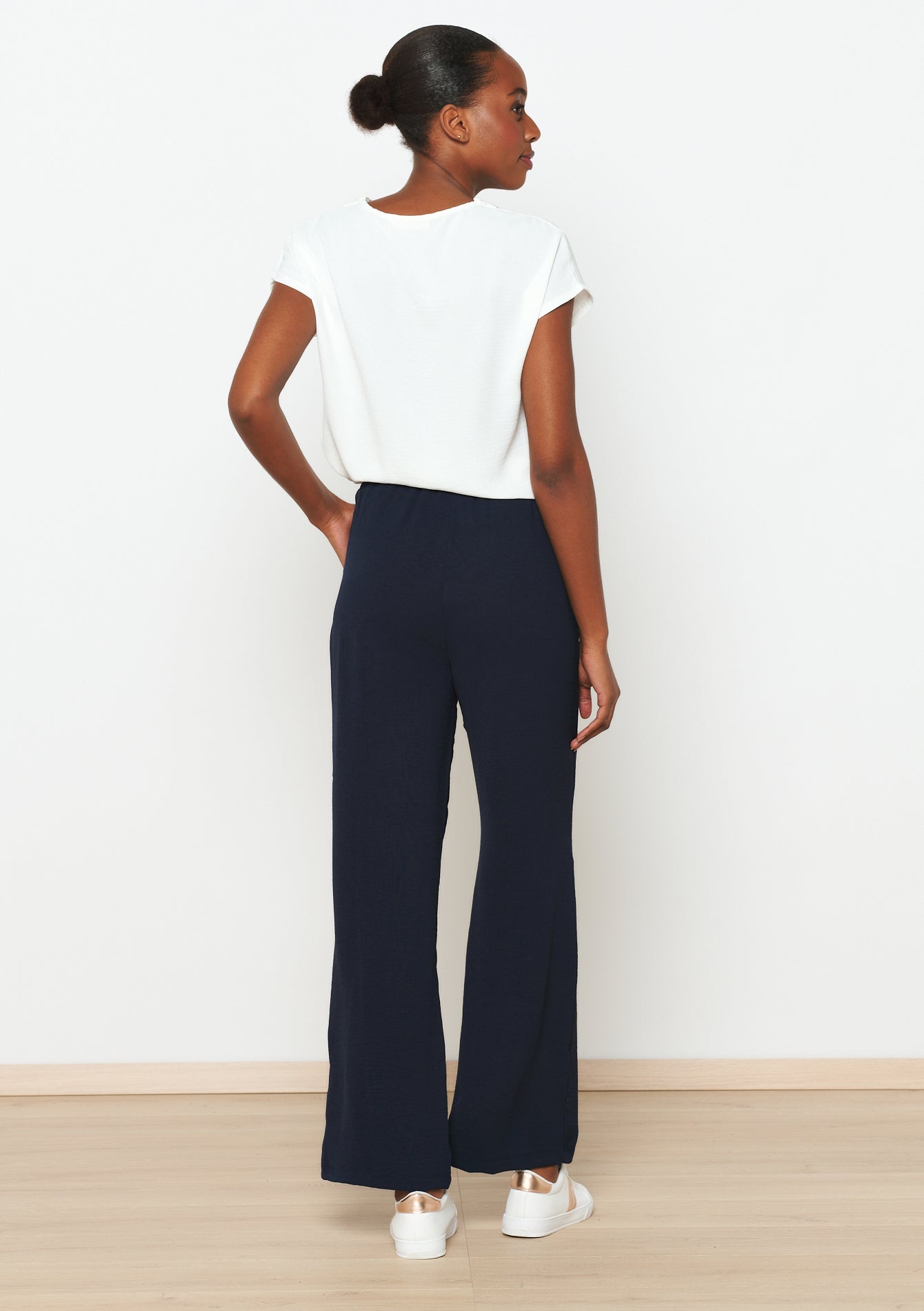 Vue de dos du pantalon fluide et leger CRINKY de Lolaliza