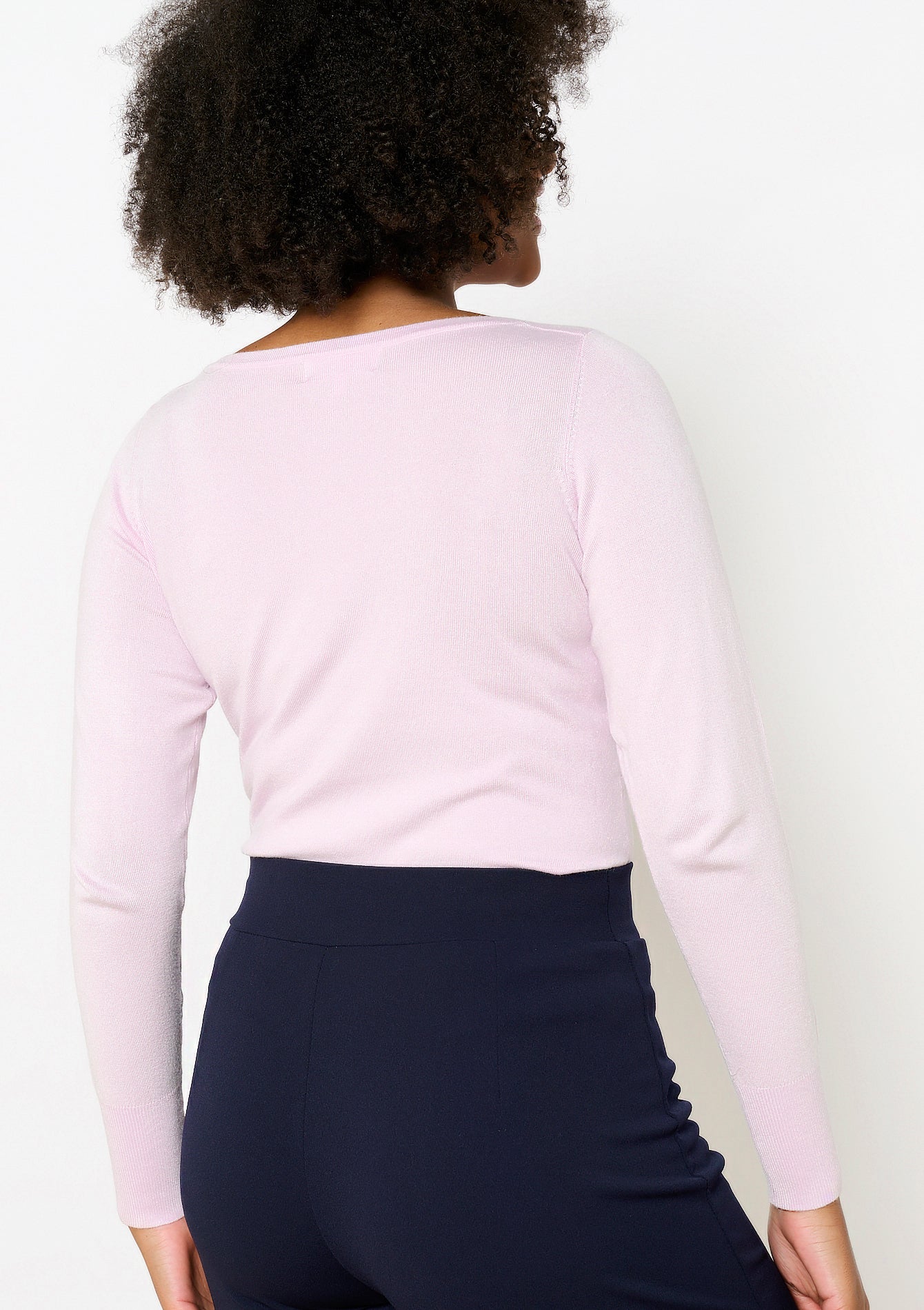 Pull Lilas Kimboat col bateau, vu de dos, maille fine et coupe féminine, douceur chic pour la rentrée, de Lolalza