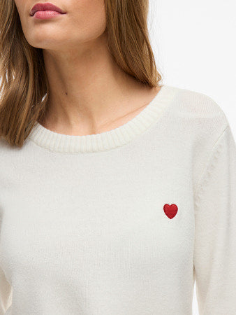 Maille à col rond dégagé avec broderie coeur rouge VIRIL O NECK de Vila