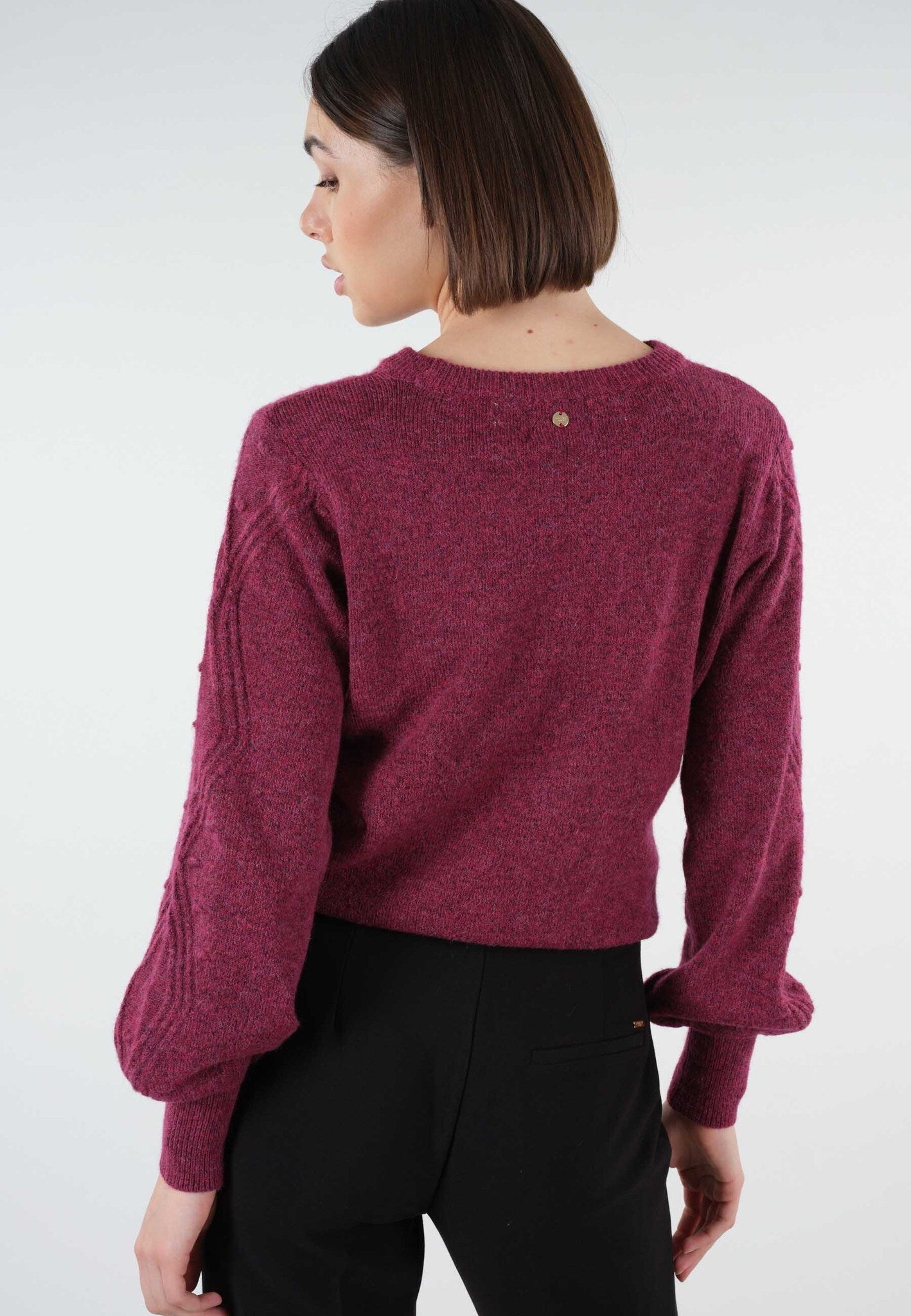 Vue de dos du pull ample fantaisie berry Aurora de Deeluxe