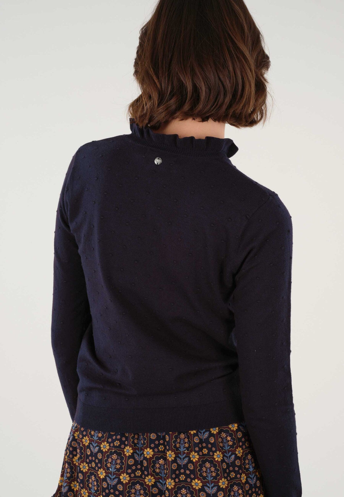 Vue de dos du pull ajusté Damika de Deeluxe