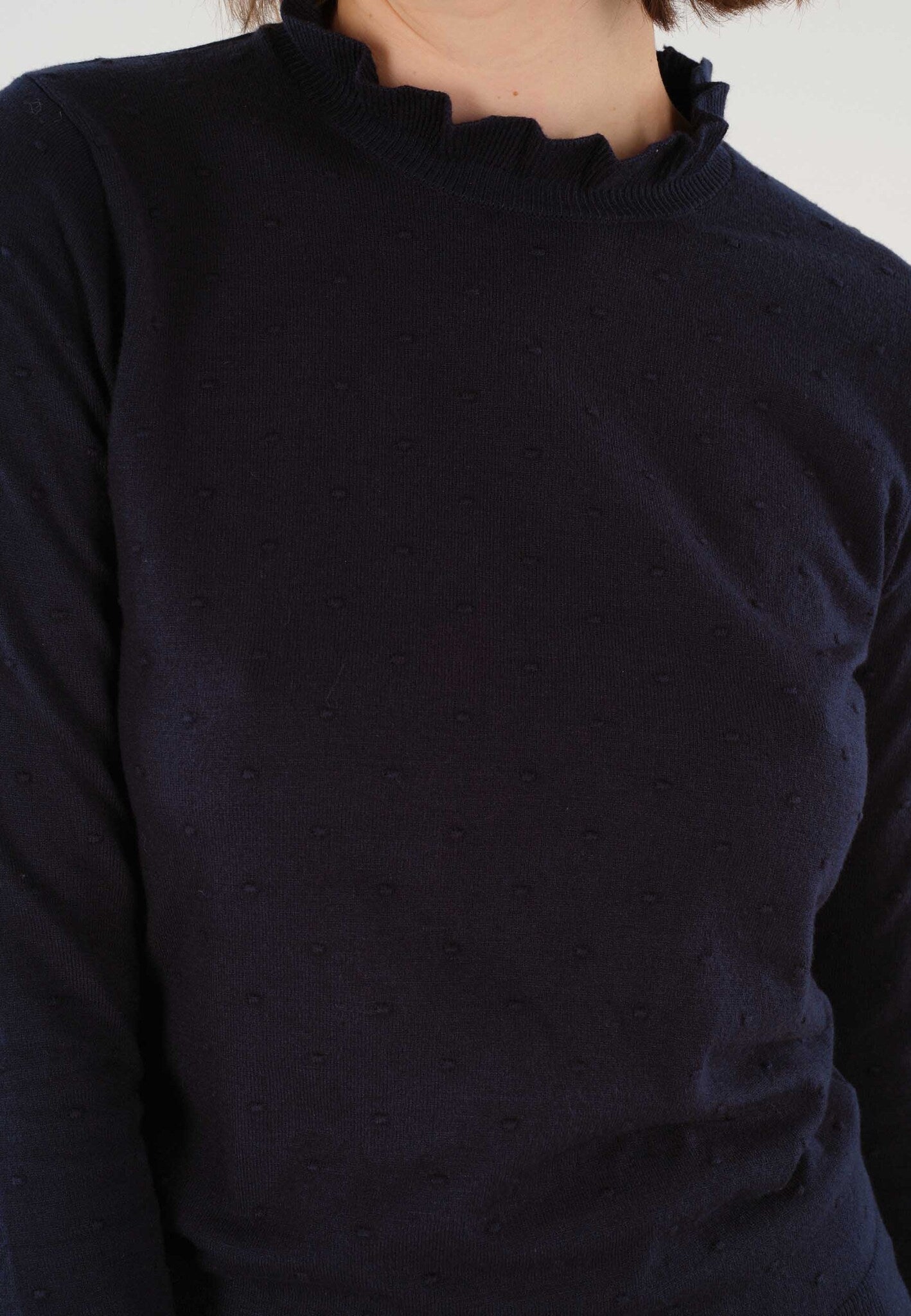 Pull en maille fine col montant bleu marine Damika de Deeluxe