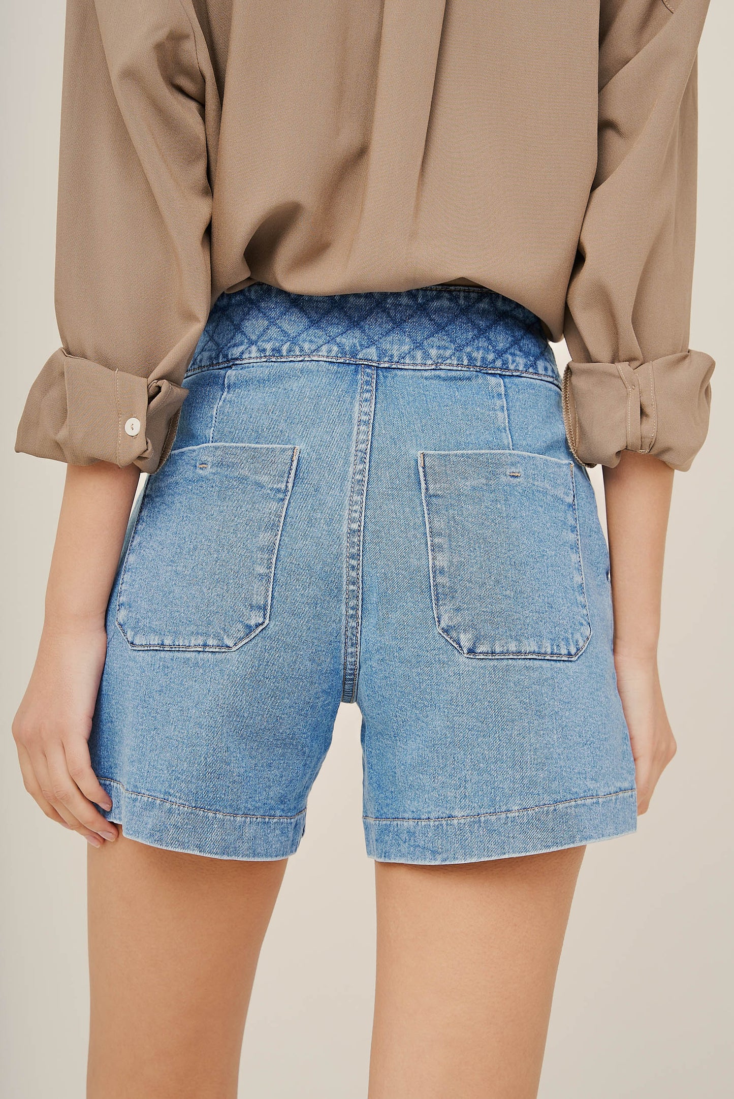 Dos du short Taille haute en jean Shauna de Oraije