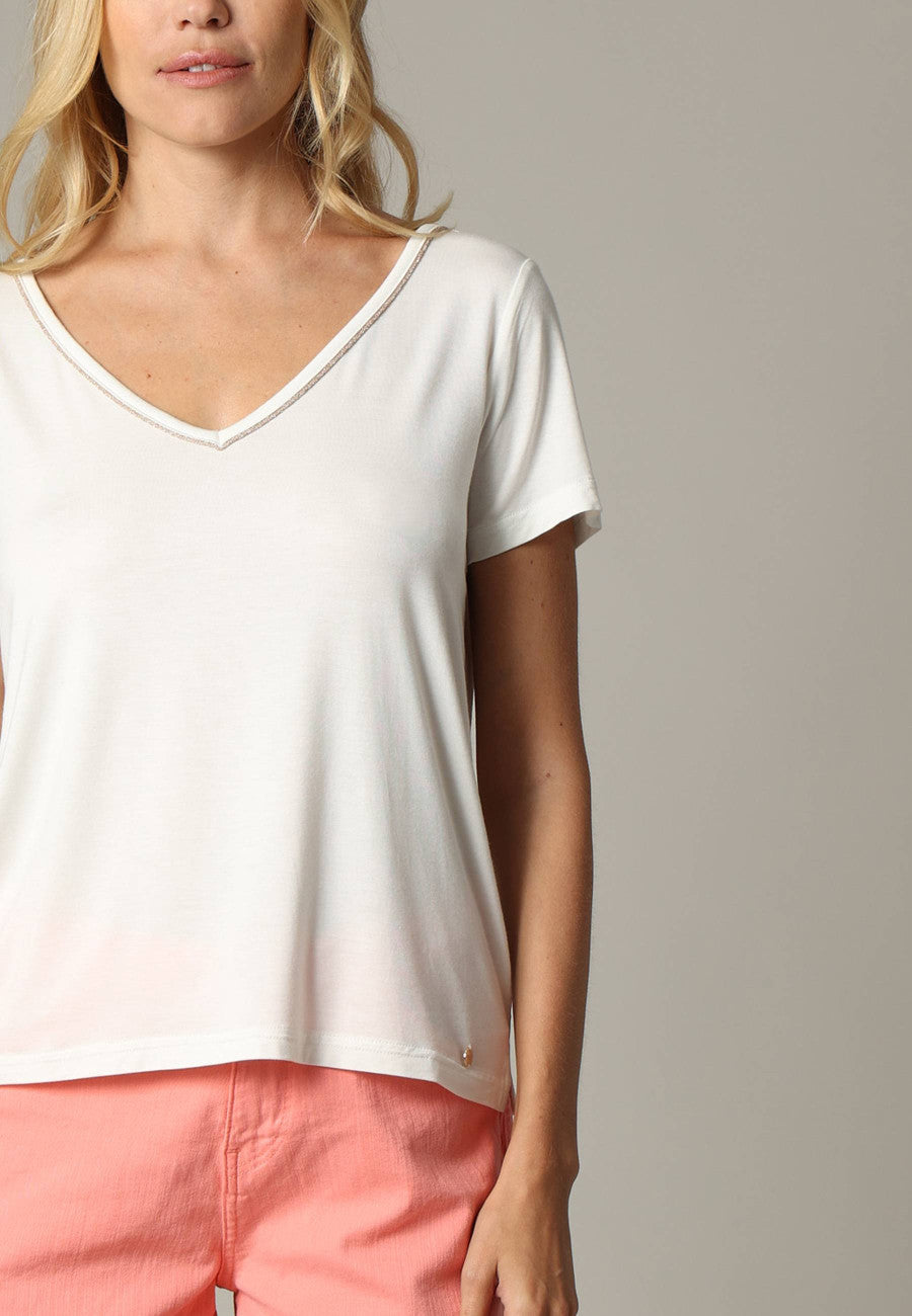 Vue sur le Col  V avec liseré brillant CASA Blanc de Deeluxe