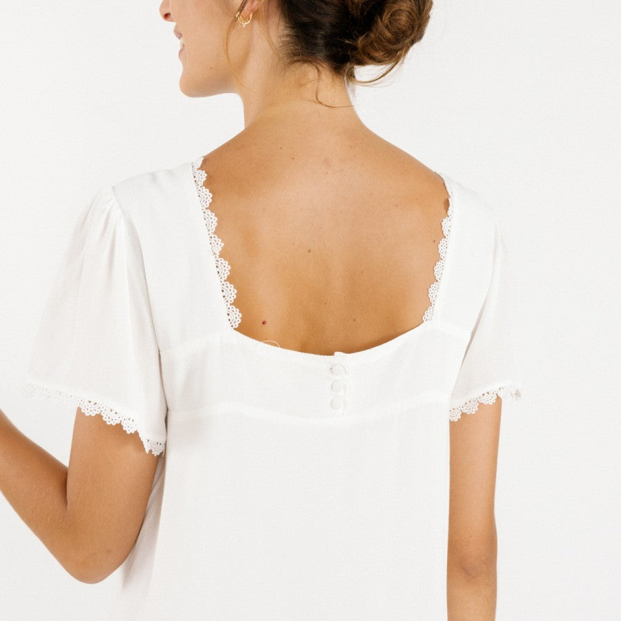 Détail encolure dos de la robe romantique artlove Laurena