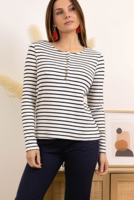 mariniere boutonnée avec broderie doré love portée vue de face