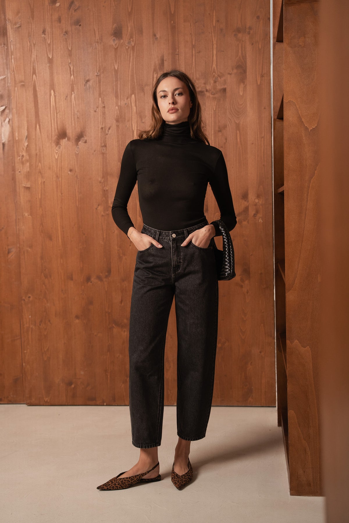 Jean barrel gris anthracite BONY-JD611 look porté, silhouette à taille haute et jambes arrondies de chez ORAIJE