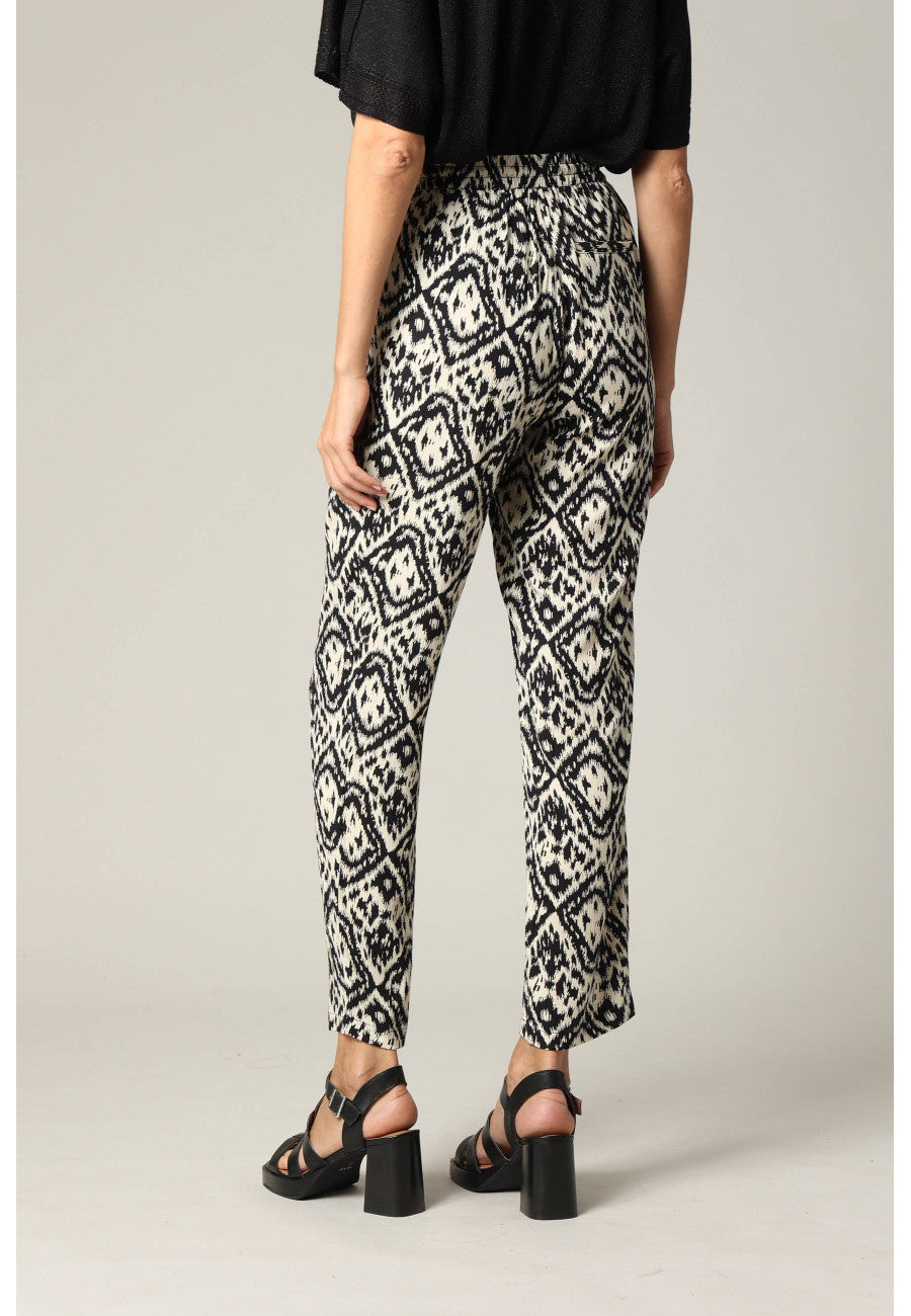 Dos du pantalon d'été imprimé ethnique noir et beige  MANOLA de Deeluxe