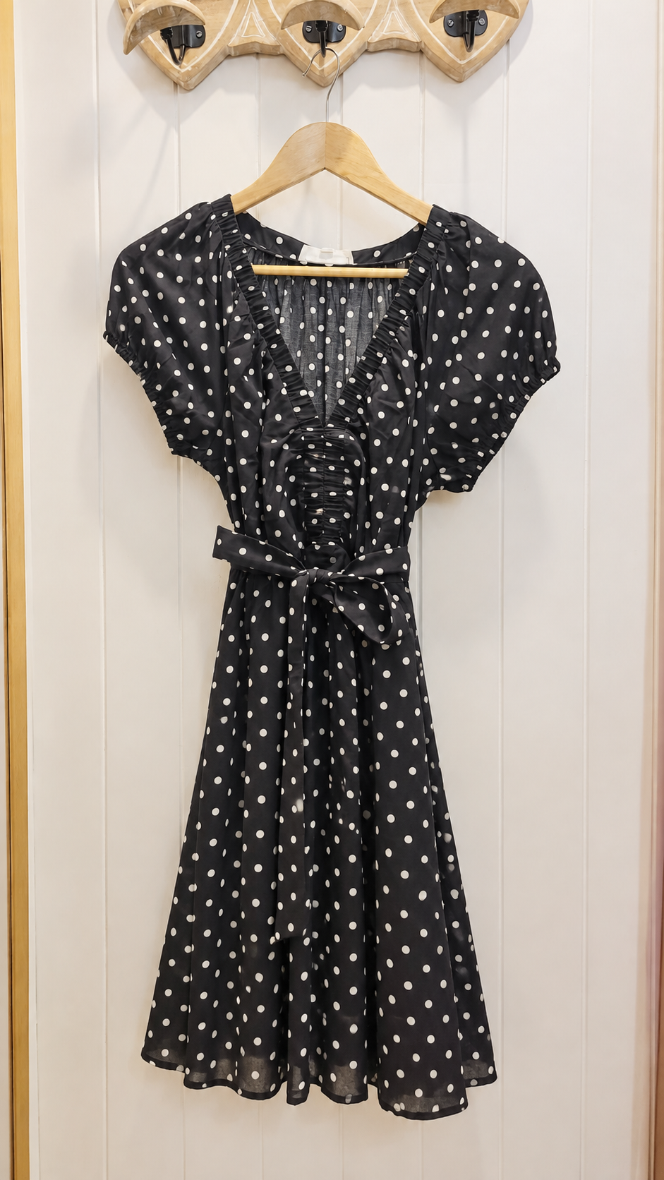 Robe tendance noire à pois ROMY-R6700 en coton, manches courtes avec décolleté V sur cintre,  In April 1986