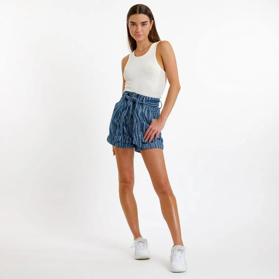 Look porté du Top sans manches blanc Natalie de Artlove