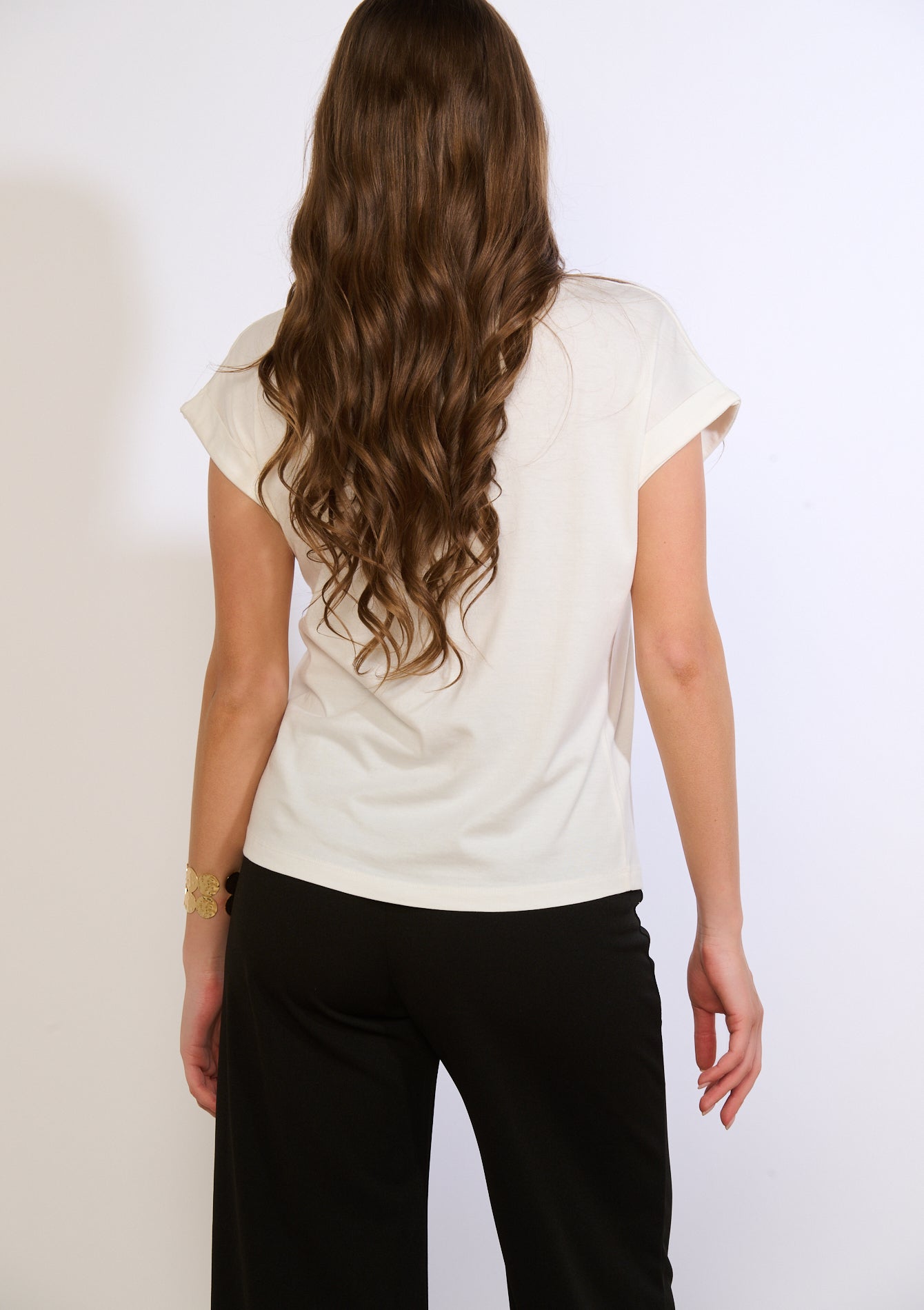 Vue de dos du T-shirt BASIC blanc cassé femme à col rond de Lolaliza