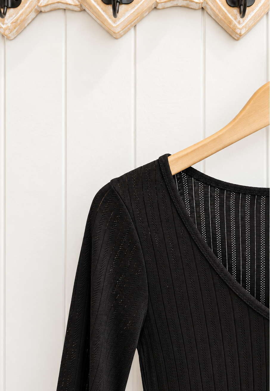 Détail de la maille pointelle noir du T-shirt  PAULANA Deeluxe