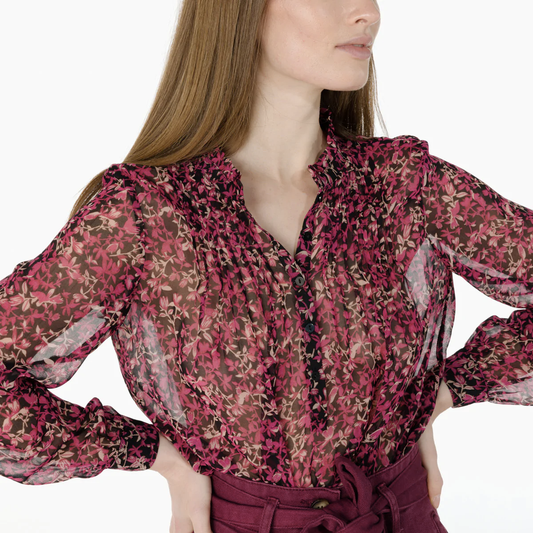 Blouse en voilage transparent Michaella Artlove rentré dans un pantalon