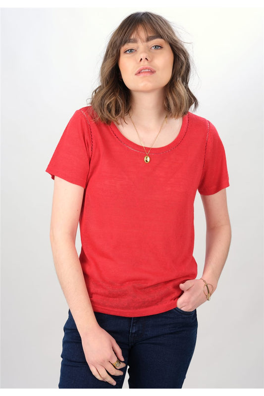 T-shirt rouge femme coupe droite avec détails ajustés Deeluxe, vue de face porté